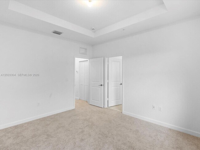 Building Photo - 106 SW 184th Ave