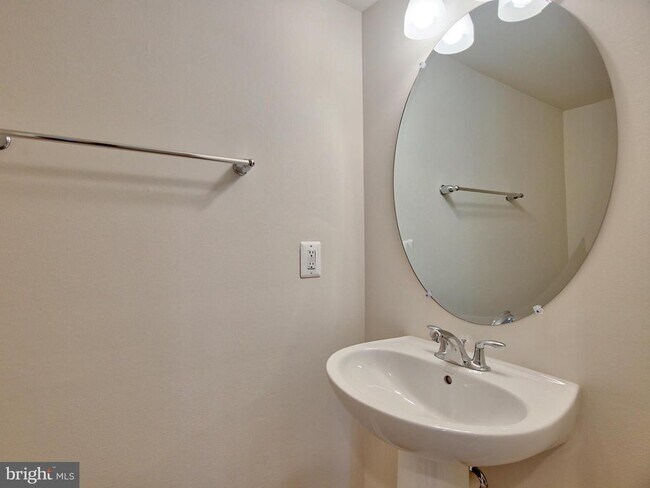 Building Photo - 127 Keller Ct