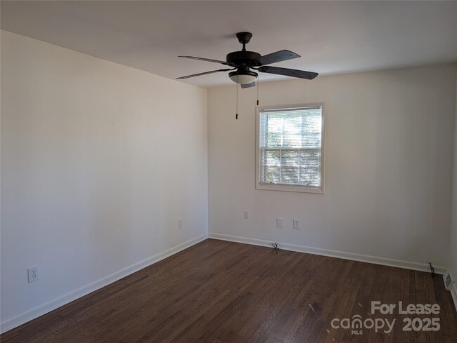 Building Photo - 20114 Washam St