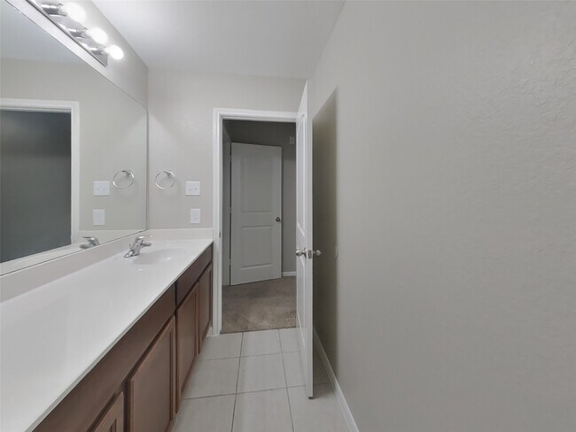 Building Photo - 328 Summer Horse Dr