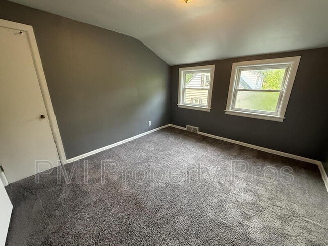 Building Photo - 6618 N 56th St
