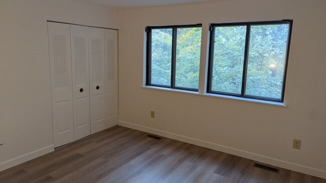 Building Photo - Recently renovated 1st floor condo for ren...
