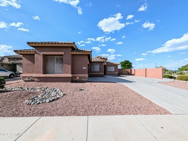 Building Photo - 1530 E Branham Ln