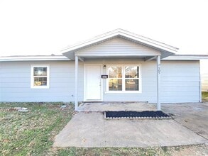 Building Photo - 905 Milam Dr