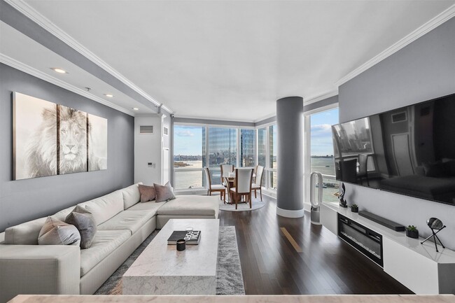 Building Photo - 77 Hudson St