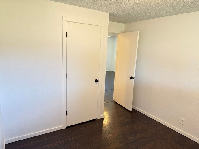 Building Photo - Discover this 3-bedroom 2-bathroom house in a great neighborhood!