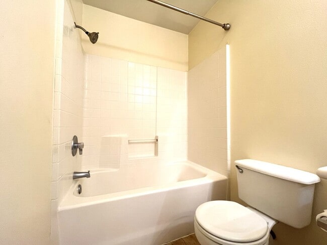 Building Photo - 4 bed, 2.5 bath located in Corona, CA!