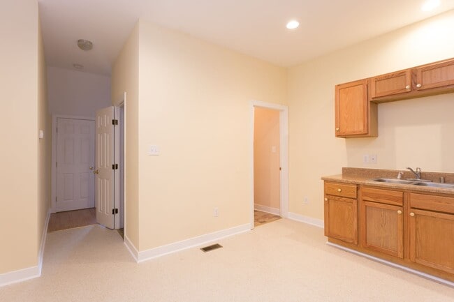 Building Photo - 1311 W Leigh St. Duplex