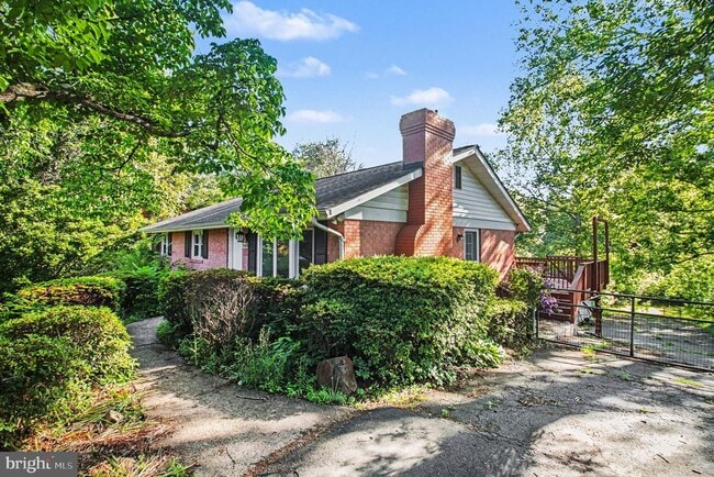 Building Photo - 7409 Lake Dr