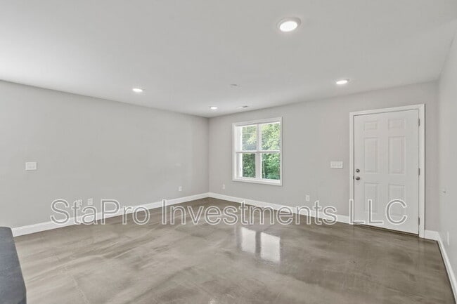 Building Photo - 73 McMurtry Rd