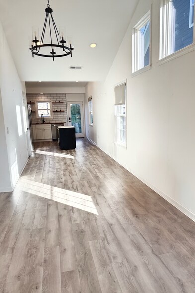 Building Photo - 716B 29th Ave N