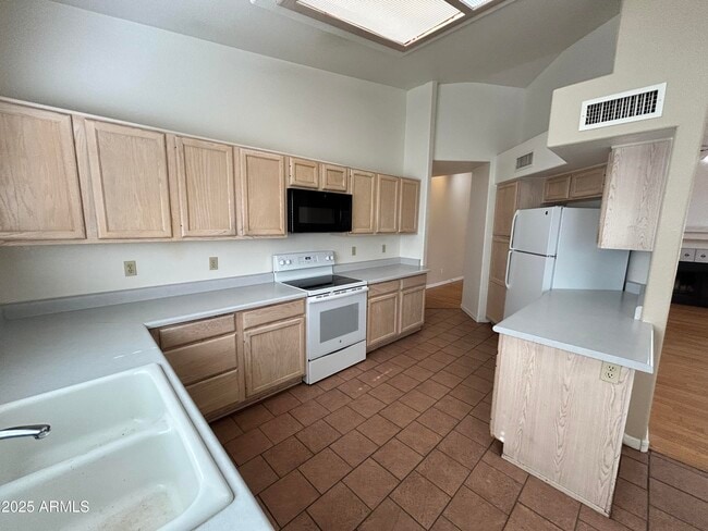 Building Photo - 1233 N Pebble Beach Dr