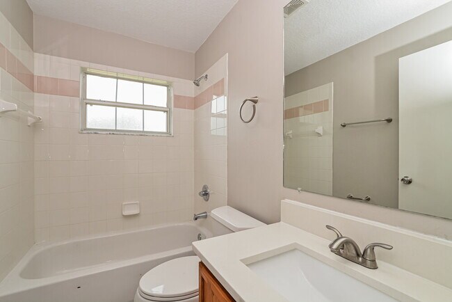 Building Photo - 11305 Lake Dr