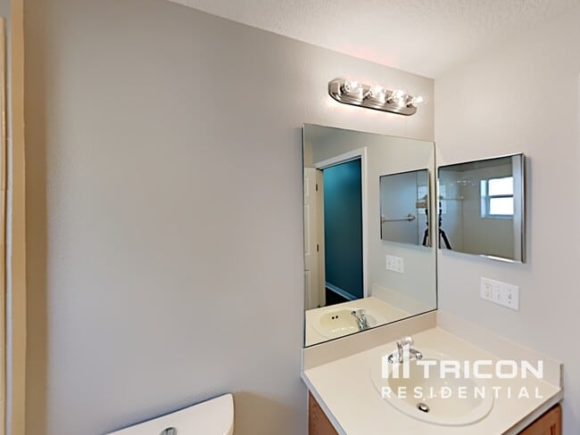 Building Photo - 3418 Thistledown Ln