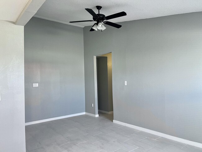 Building Photo - 14620 Hendrik Dr