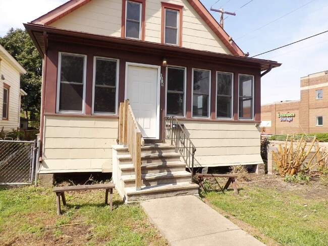 Primary Photo - 3 Bedrooms | 2 Bathrooms Near UofM
