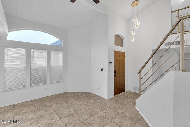 Building Photo - 7489 Plaza Redonda Dr