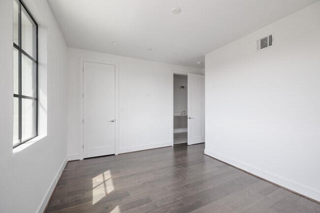 Building Photo - 5824 Winsome Ln