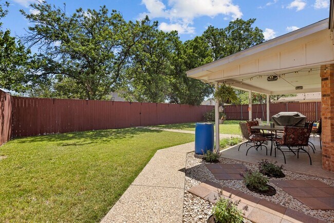 Building Photo - 3700 Fairmont Dr