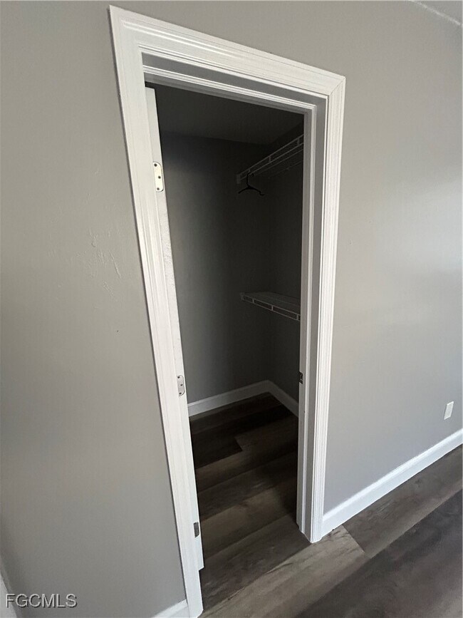 Building Photo - 8422 Robin Rd