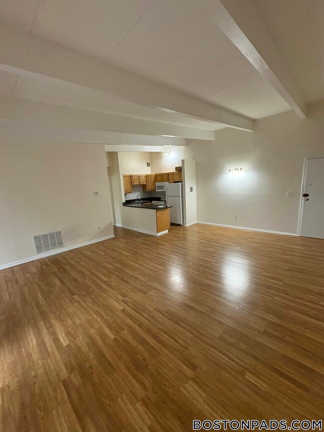 Building Photo - 8 Westgate Dr