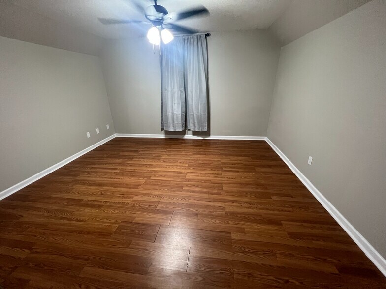 Building Photo - Room in House on Polar Rock Rd SW