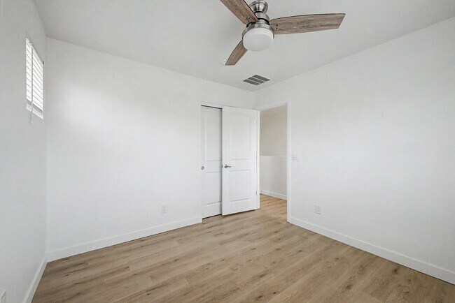 Building Photo - 136 W Latona Rd