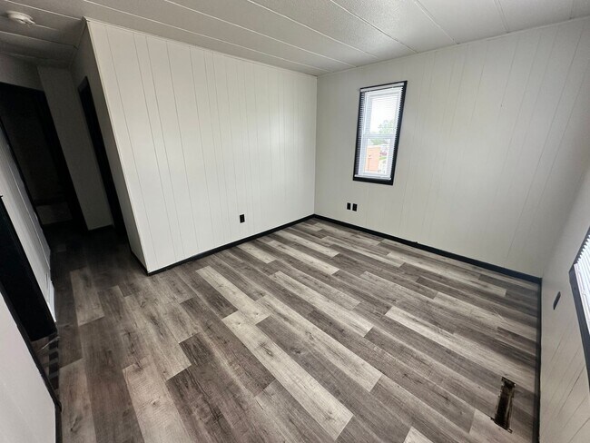 Building Photo - 510 Hiawatha St