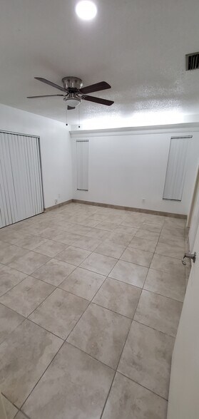 Building Photo - 1379 Summit Run Cir