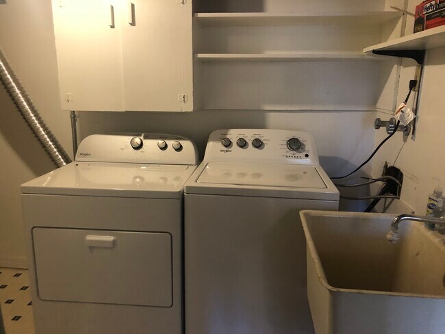 Building Photo - 1405 NW Clifford St