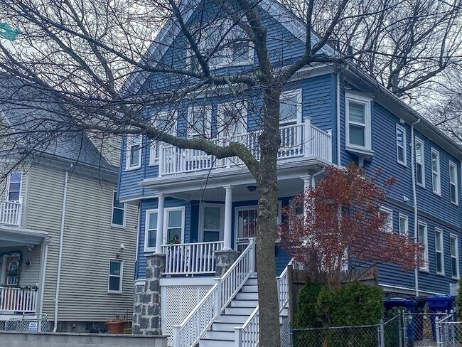 Building Photo - 12 Bentham Rd