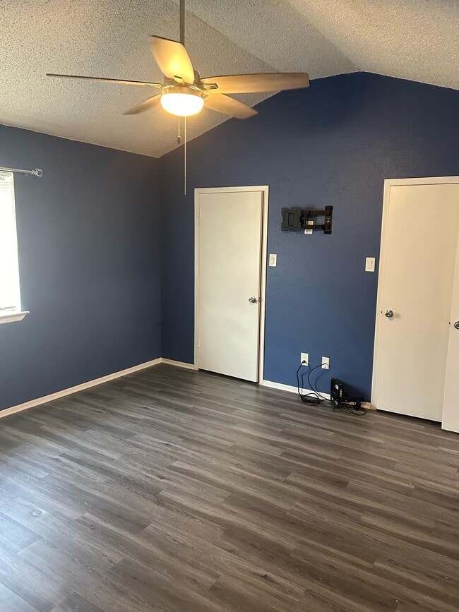 Building Photo - 85 E Caldwood Dr