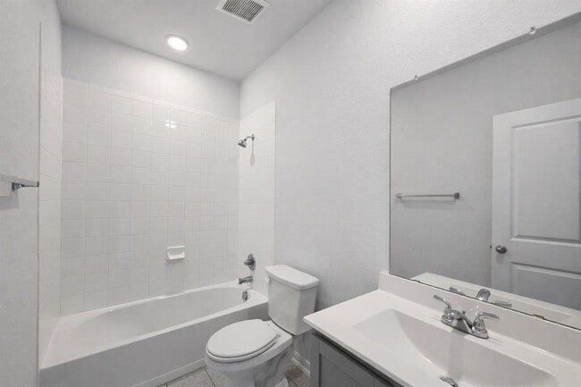 Building Photo - 511 Pulitzer Dr