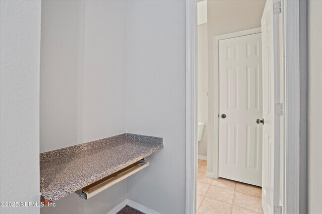 Building Photo - 7800 Point Meadows Dr