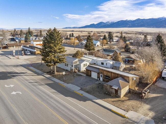 Building Photo - Comfort, Character & Extra Space