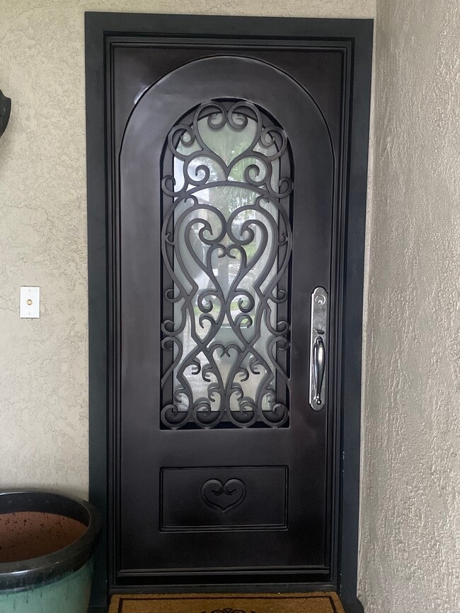 Building Photo - 13730 Mindora Ave