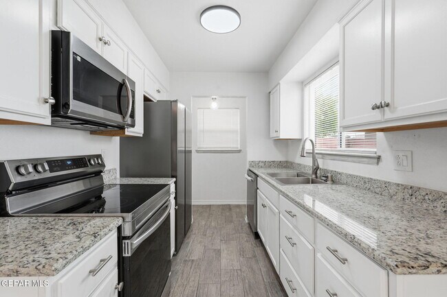 Building Photo - 3540 E Glen Dr