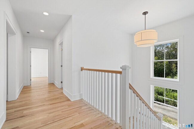 Building Photo - 15 Damia Dr