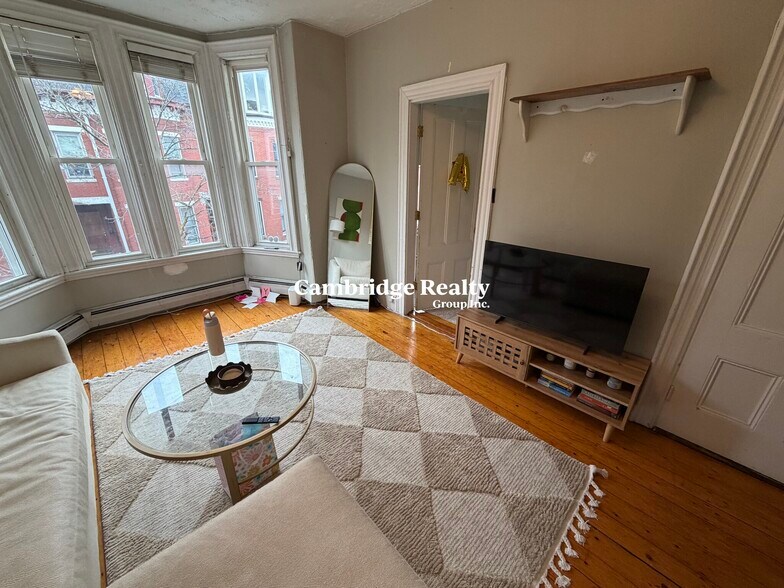 Building Photo - 44 Delle Ave