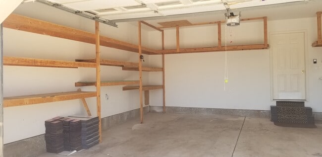 Building Photo - 304 W Mariposa Dr