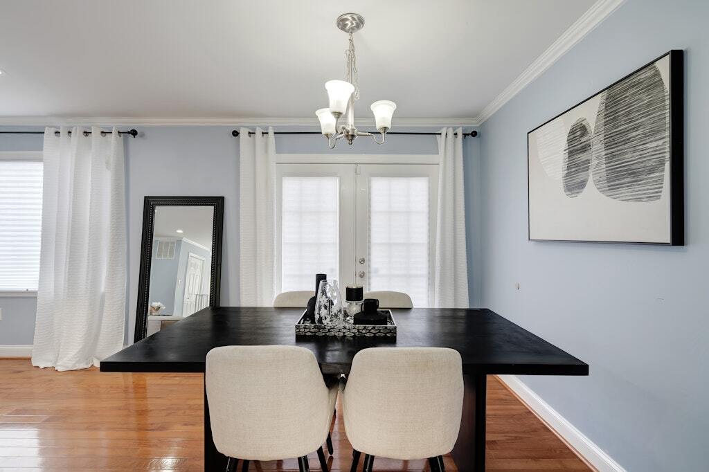 Dinning Room - 900 E Tantallon Dr