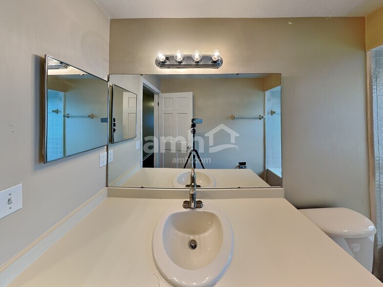 Building Photo - 4615 Tiffany Woods Cir