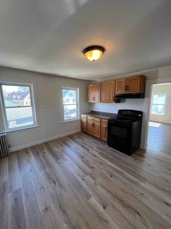 Building Photo - Central St Apartments