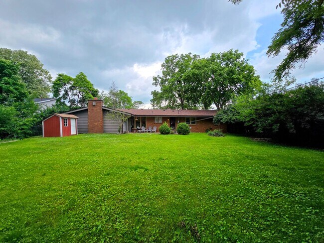 Building Photo - Beautiful Home Located in Historic Urbana