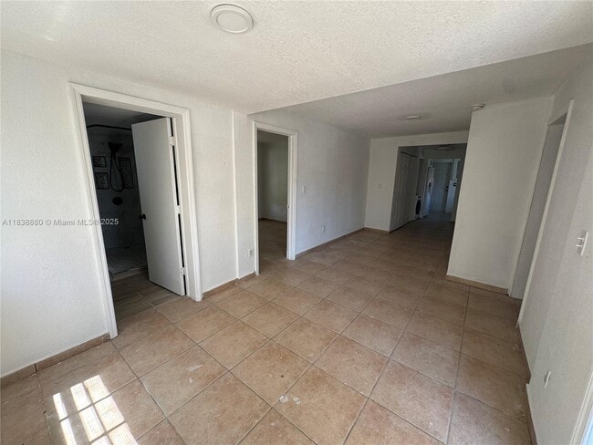 Building Photo - 1462 SW 19th Ave