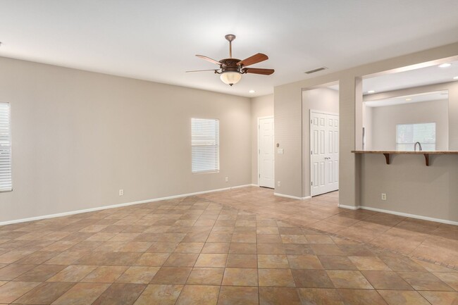 Building Photo - Check out this 3 bed/2 bath LARGE CORNER LOT!