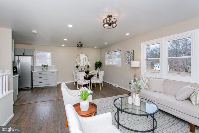 Building Photo - 5026 Preston Ln