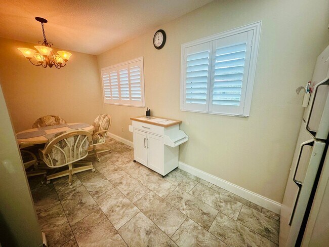 Building Photo - 2/2 Furnished 55+ Condo