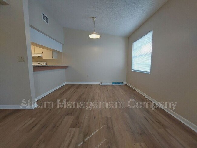 Building Photo - 1906 Crystal Grove Dr