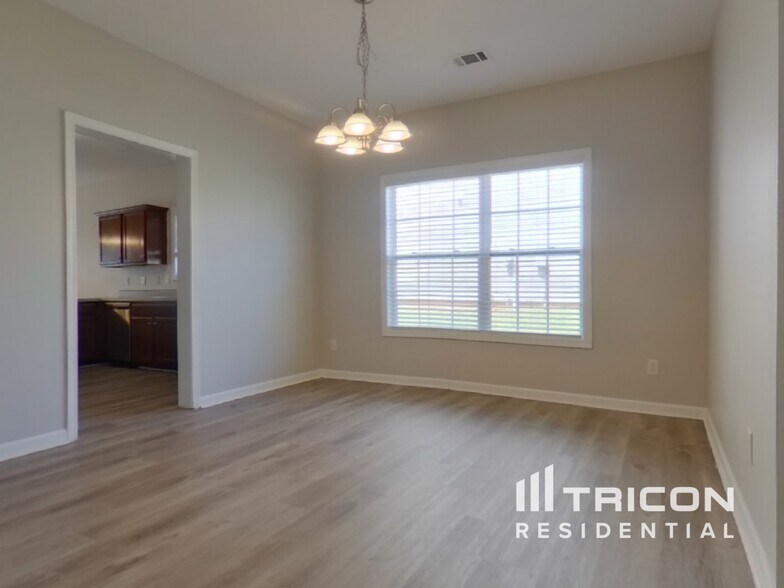 Building Photo - 359 Oakhaven Way